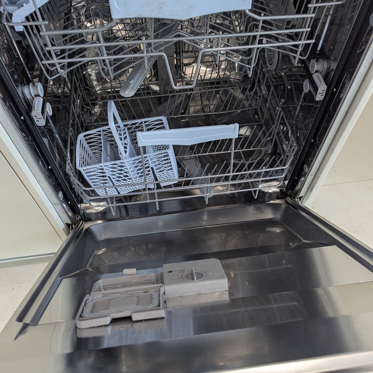 Kitchen, bathroom or living area cleaned by Lavish Property Cleaning, photo 27